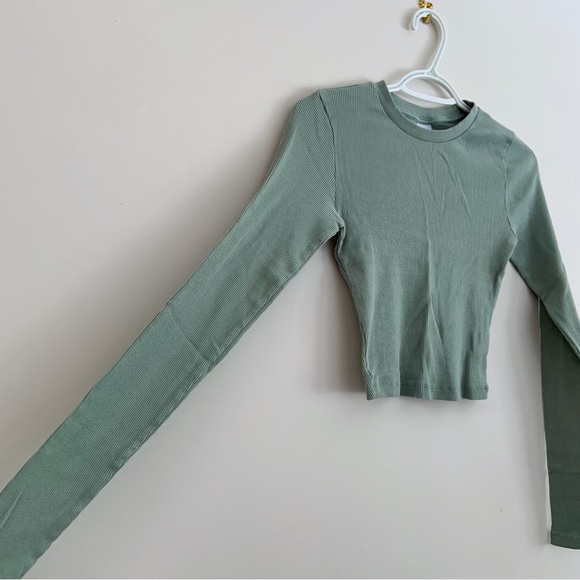 Aritzia TNA Ribbed Cropped Long Sleeve - Picture 3 of 5